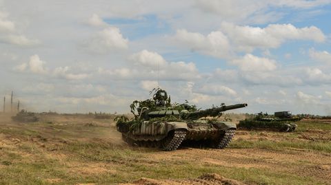 in Übungen wie Zapad 2017 setzt der Kreml große Mengen an echten Truppen ein.