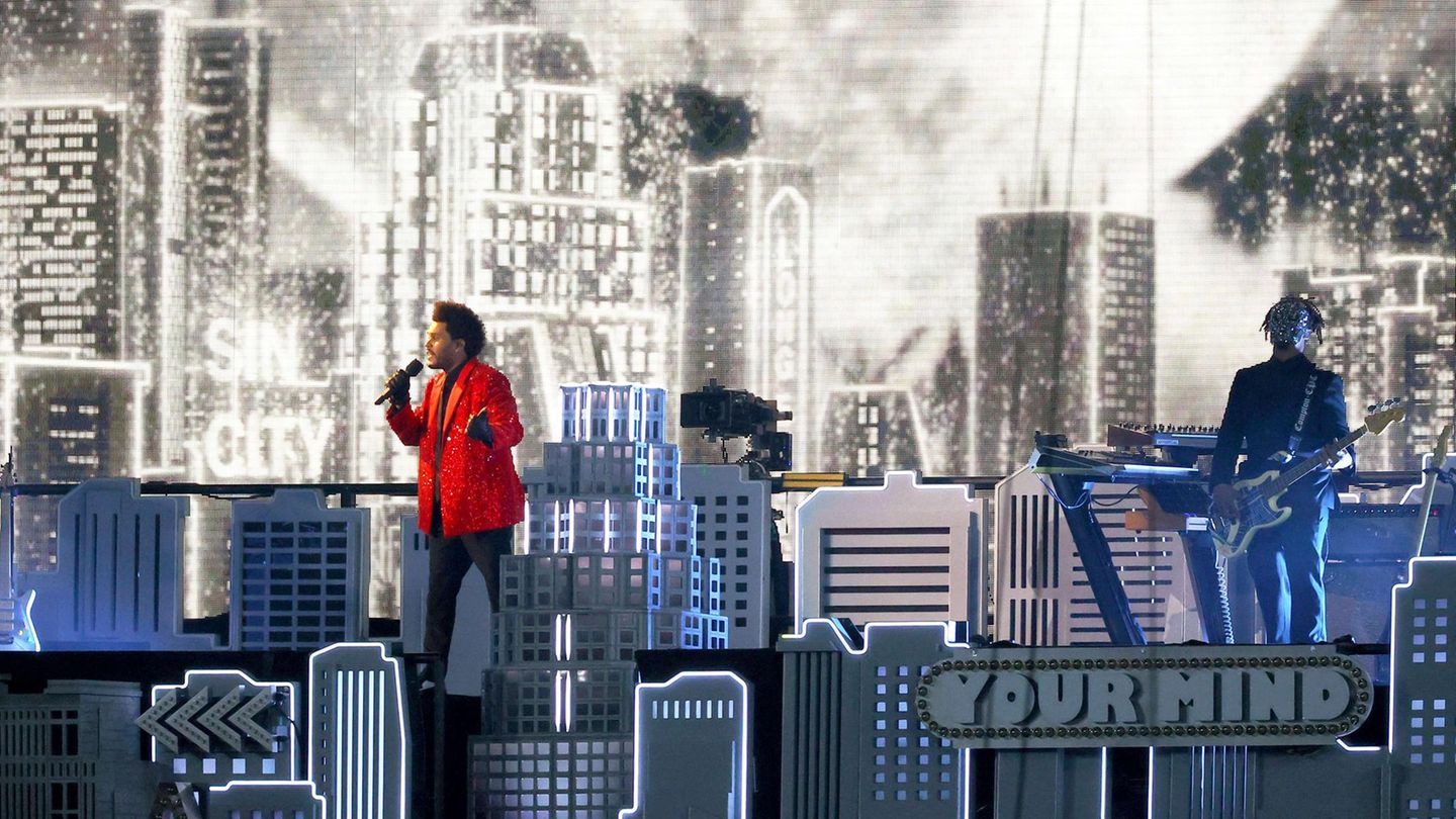 The Weeknd tritt beim Superbowl in einer spektakulären Kulisse auf