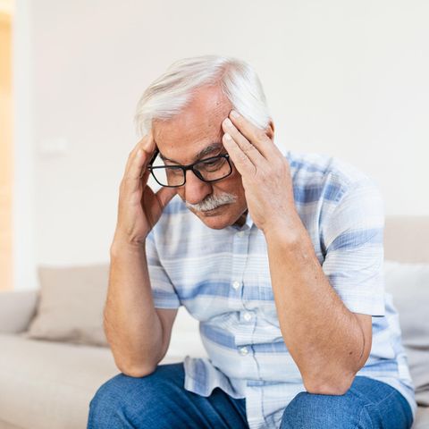 Die Diagnose : Ihm wird ständig schwindelig. Ein Neurochirurg hat die rettende Idee – ein Schlauch