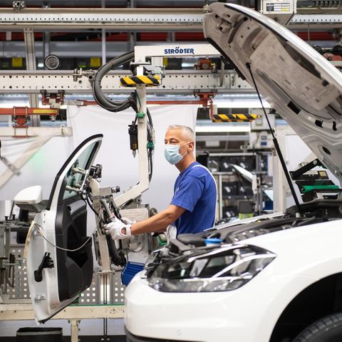 Bislang produzieren die Fabriken in Deutschland trotz Corona