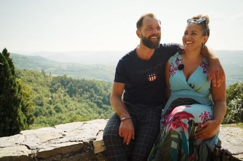 Bei "First Dates Hotel" kommen sich Adam und Sandra näher. 