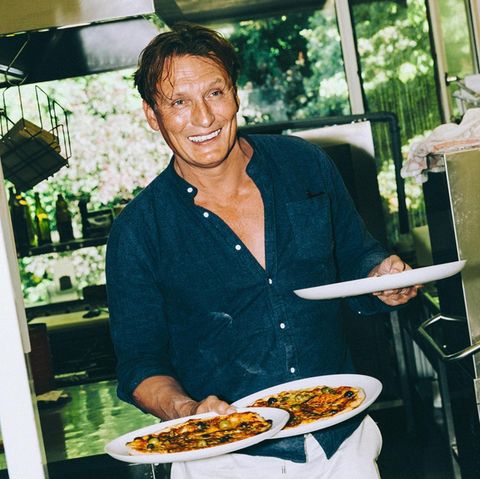 Pizza Napoli alla Masucci: Als Junge träumte er sich weg von hier,  die Lust am Kochen hat er beibehalten. Heute stellt er eigenen  Mozzarella her – und hält mit dem gemeinsamen Kochen alter  Familienrezepte seine verstreuten Kinder zusammen