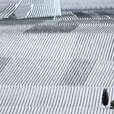 Reben bis zum Horizont im Schnee: Die Weinberge an der Mainschleife bei Nordheim in Nordbayern.