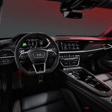 Das Cockpit ist zum Fahrer geneigt