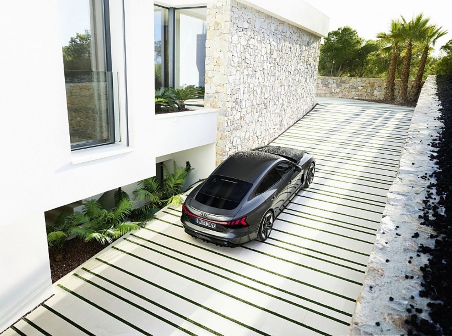 Der Audi e-tron GT teilt sich mit dem Porsche Taycan die J1-Plattform