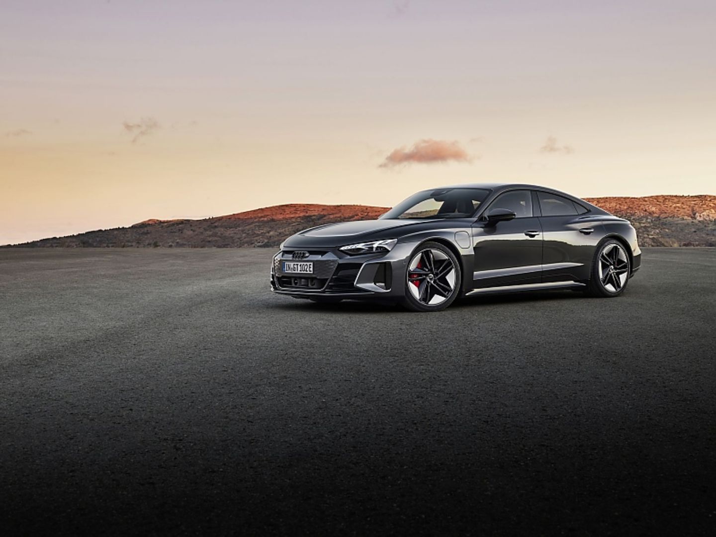 Der Audi e-tron GT ist 4,99 Meter lang