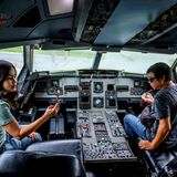 Für viele der Lieblingsplatz: Posen für ein Erinnerungsfoto im Cockpit.