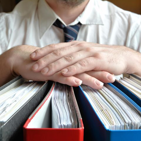 Gehalt, Altersvorsorge, Krankenkasse: Beamte gegen Angestellte – verdienen Staatsdiener wirklich mehr?