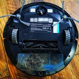 Bekannter Grundaufbau: Zwei rotierende Bürsten und eine relativ kleine Öffnung mit hohem Unterdruck.