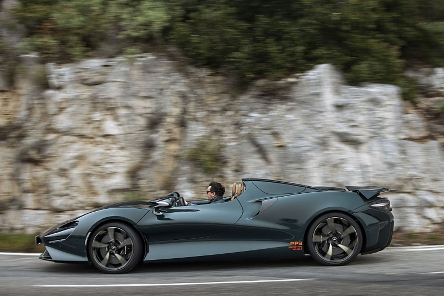 Der McLaren Elva ist 4,61 Meter lang