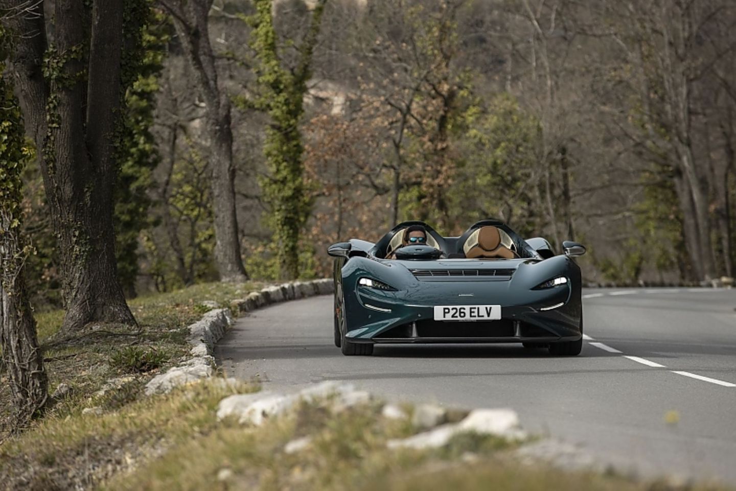 Ohne die Aero-Planke spürt der Fahrer die Elemente deutlicher