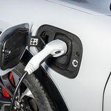 Solange das Auto am Stromnetz hängt sollten die Akkus per App konditioniert werden