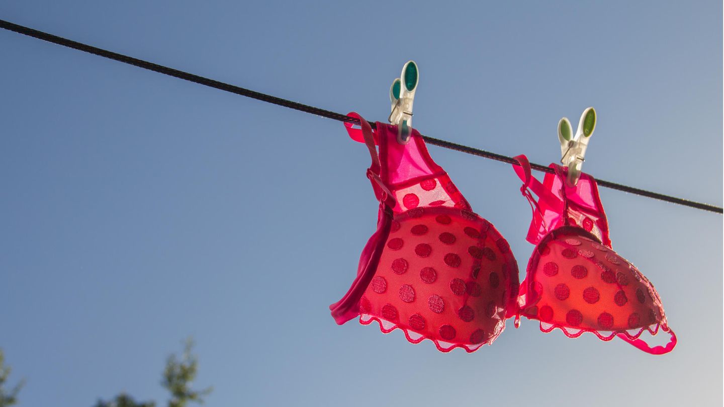 Lehrer aus Freiburg löst mit Kommentar über BH Sexismus-Debatte aus.