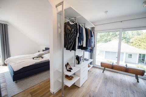 Laut dem Prinzip der Capsule Wardrobe braucht es nicht viel