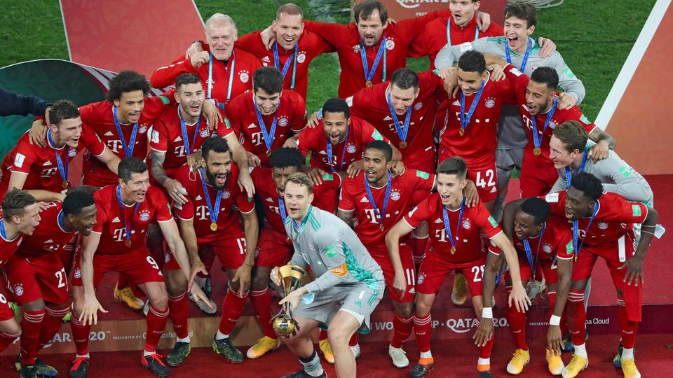 Bayern mit Klub-WM-Pokal
