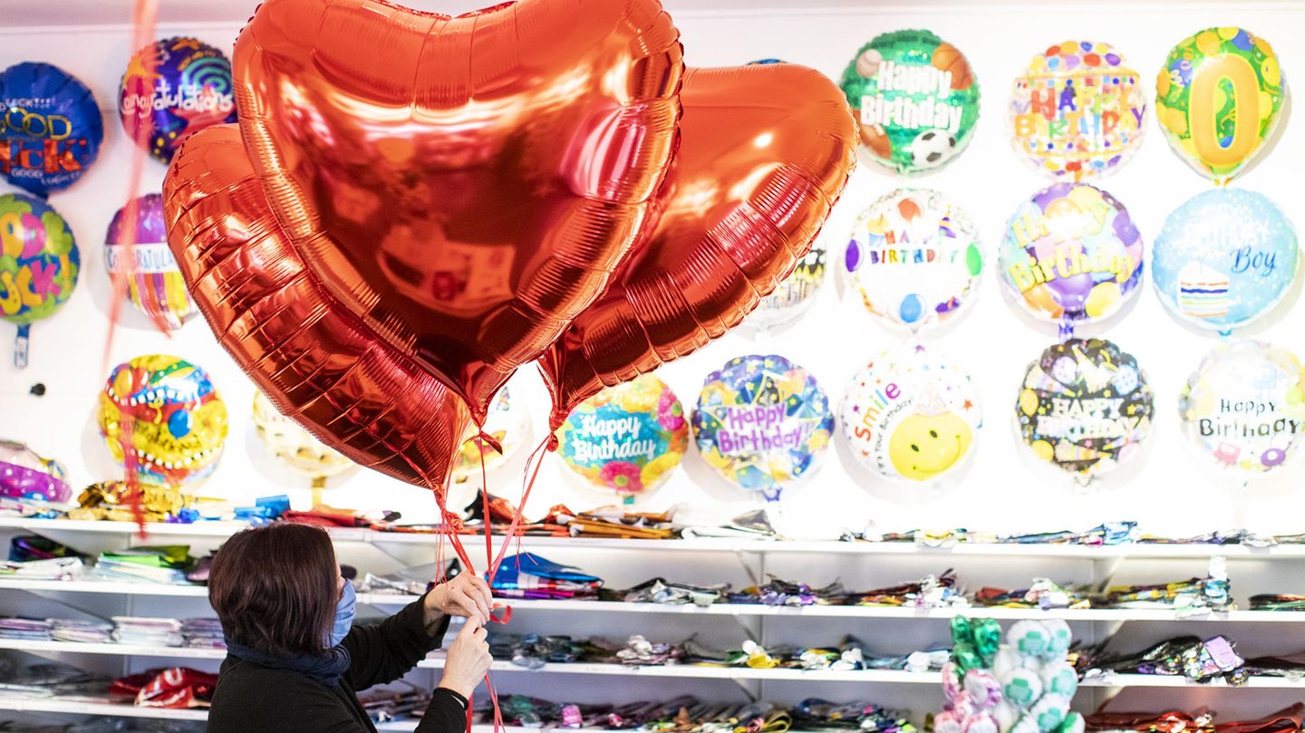 Nur Not tut es auch ein großer Ballon in Herzform zum Valentinstag