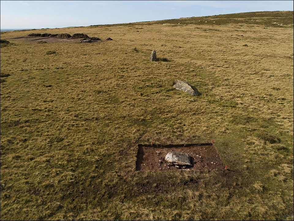 Standen hier ursprünglich die Megalithen von Stonehenge? Die Stätte von Waun Mawn in den Preseli-Bergen in Wales. Standen hier ursprünglich die Megalithen von Stonehenge? Die Stätte von Waun Mawn in den Preseli-Bergen in Wales.