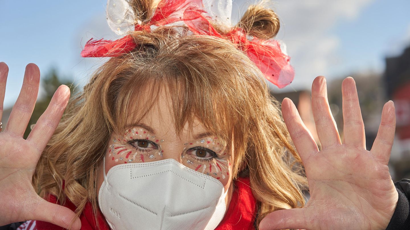 Fasching mit Maske in Mülheim-Kärlich