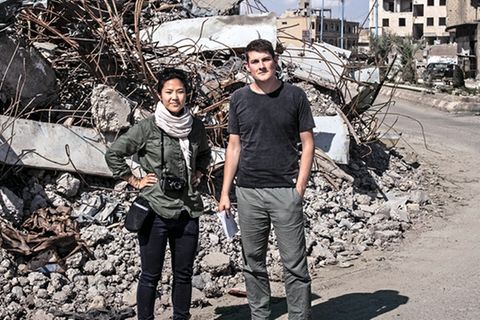 Raphael Geiger mit Fotografin Nicole Tung 2018 im syrischen Raqqa