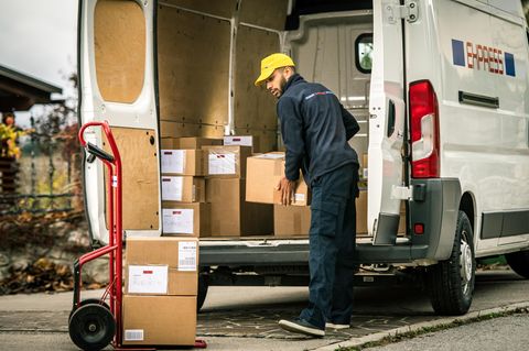 Postboten dürfen in Zukunft bei Verdacht Pakete öffnen