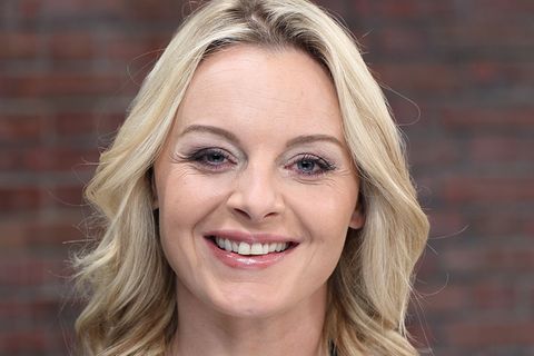 Bares für Rares Händlerin Susanne Steiger lächelt in die Kamera