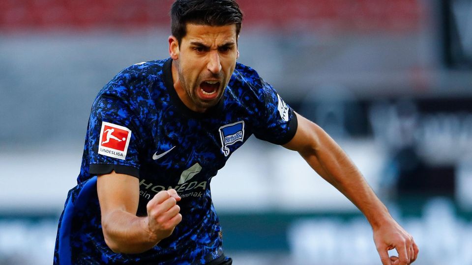 Bundesliga im stern-Check: Sami Khedira kehrte in seinem zweiten Spiel für Hertha an den Ort zurück, wo vor über 14 Jahren Jahren seine große Karriere begann: zum VfB Stuttgart, mit dem er 2007 Deutscher Meister geworden war. In der 58. Minute wurde Khedira eingewechselt und legt das Tor zum 1:1-Ausgleich durch den jungen Luca Netz auf. Das beweist, dass der 33-Jährige noch wichtig für die Berliner werden kann. Sami Khedira kehrte in seinem zweiten Spiel für Hertha an den Ort zurück, wo vor über 14 Jahren Jahren seine große Karriere begann: zum VfB Stuttgart, mit dem er 2007 Deutscher Meister geworden war. In der 58. Minute wurde Khedira eingewechselt und legt das Tor zum 1:1-Ausgleich durch den jungen Luca Netz auf. Das beweist, dass der 33-Jährige noch wichtig für die Berliner werden kann.