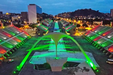 Das eigens für den Karneval 1984 gebaute Sambódromo in Rio de Janeiro