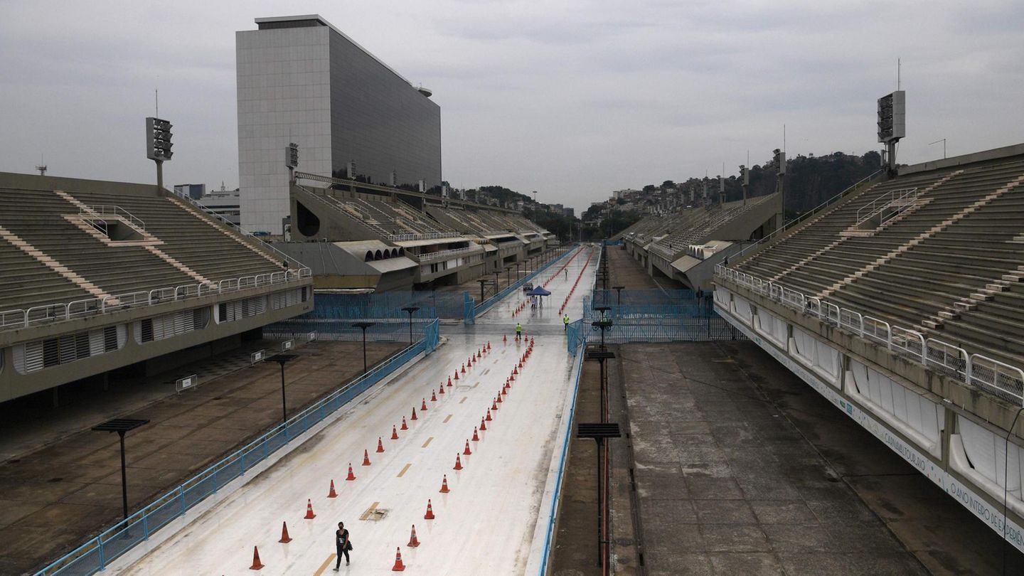 Tagsüber herrscht gähnende Leere: Die 700 Meter lange und 13 Meter breite Strecke an der Avenida Marqués de Sapucaí.
