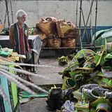 Trauriger Anblick: Im Lagerhaus der Sambaschule Imperio di Tijaca's ruhen Kostüme und Schmuck von Umzügen der vergangenen Jahre.