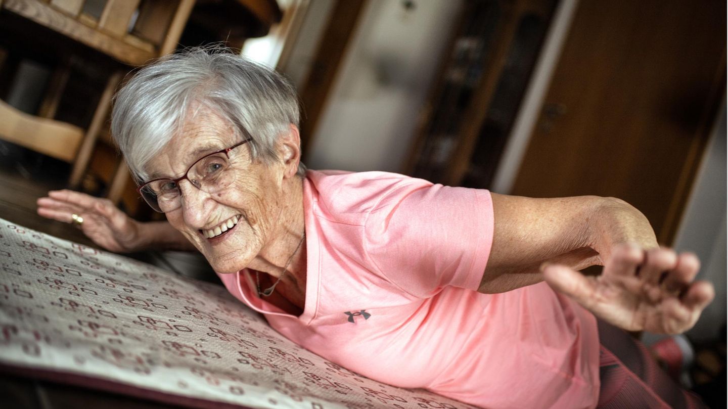 Tiktok Diese Frau Wird Mit 81 Jahren Fitnessvideos Zum Internet Hit Stern De