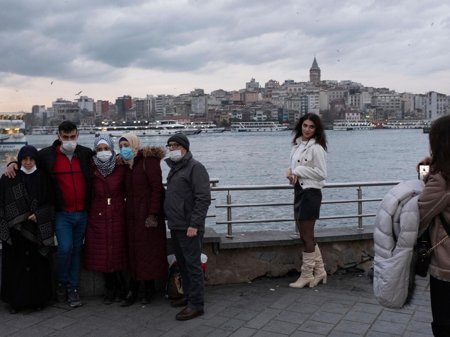 Istanbul frau paar sucht in Hausfrau in