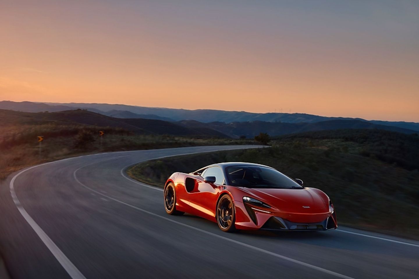 Der McLaren Artura erreicht nach drei Sekunden 100 km/h