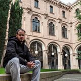  Bild 1 von 9 der Fotostrecke zum Klicken:  Medienwirksam hatte sich der Rapper am Wochenende in die Universität von Lleida zurückgezogen ...