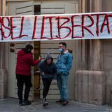 ... und sich mit Unterstützern im Gebäude des Rektors verbarrikadiert.