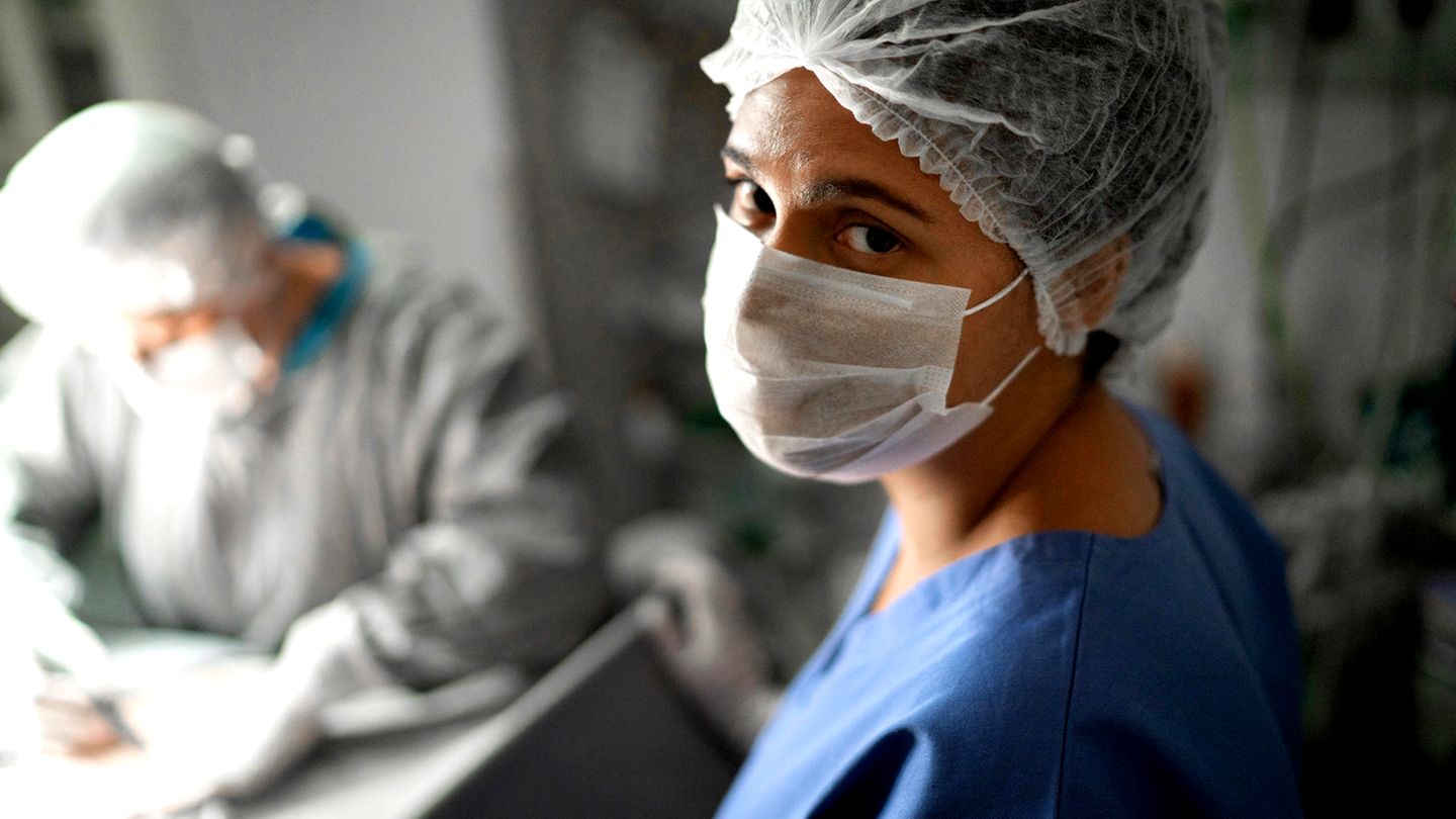 Krankes System Pflege: Ungerechtigkeit statt Wertschätzung: Warum einige Pfleger keinen Corona-Bonus bekommen Krankes System Pflege: Ungerechtigkeit statt Wertschätzung: Warum einige Pfleger keinen Corona-Bonus bekommen