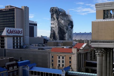 Das ehemalige Trump Plaza-Casino wird gesprengt