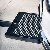 Die Ladeplatte des Matrix Charging Systems ist 57 mal 47 Zentimeter groß