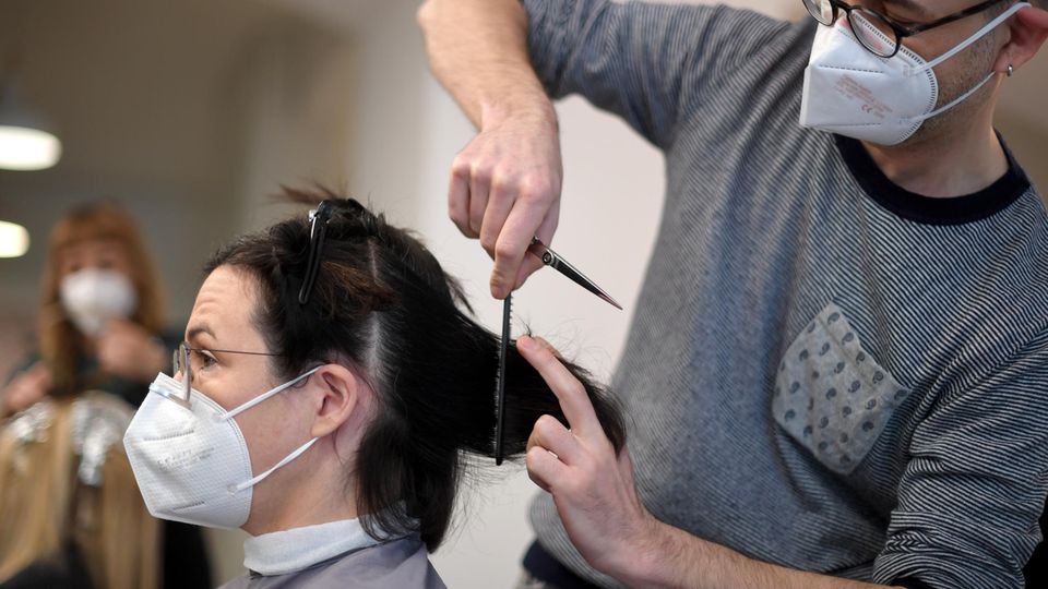 Ladenöffnungen und Gratis-Schnelltests: So gehen andere EU-Länder mit Covid-19 um