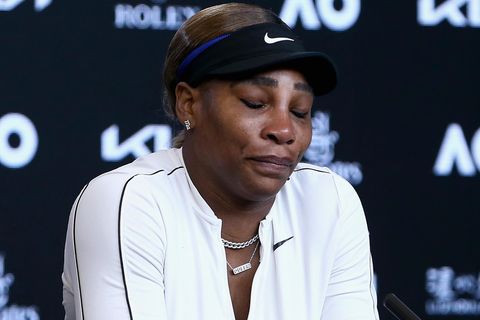 Serena Williams spricht nach dem Spiel auf einer Pressekonferenz