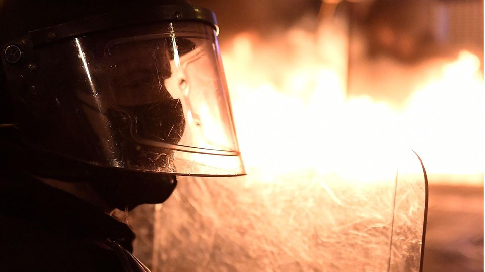 Polizist Spanien Randale Brandstiftung Rapper Pablo Hasel