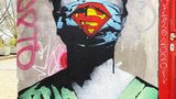 "Super Nurse" ist dieses Graffito betitelt, das der niederländische Street Artist FAKE an eine Hauswand in Amsterdam gesprüht hat. Es setzt den stillen Helden dieser Pandemie ein Denkmal: den Krankenschwestern.