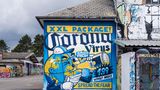 Das gefährliche Virus hat der mexikanischen Biermarke Corona einen ungeheuren Popularitätsschub verpasst. Die Fotografin Caroline Martin hat dieses Motiv in Luxemburg entdeckt. 
