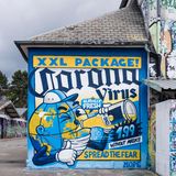 Das gefährliche Virus hat der mexikanischen Biermarke Corona einen ungeheuren Popularitätsschub verpasst. Die Fotografin Caroline Martin hat dieses Motiv in Luxemburg entdeckt. 