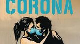 Liebe in Zeiten von Corona ist schwierig - aber machbar. So sieht es der norwegische Künstler Pøbel. Sein Werk ziert den Titel des Bildbandes "Street Art in Zeiten von Corona - 50 Statements von Graffiti-Künstlern", herausgegeben von Xavier Tapies. Das Buch ist im im Verlag Midas Collection erschienen, umfasst 128 Seite und kostet 16 Euro.  Mehr auf der Website des Verlages
