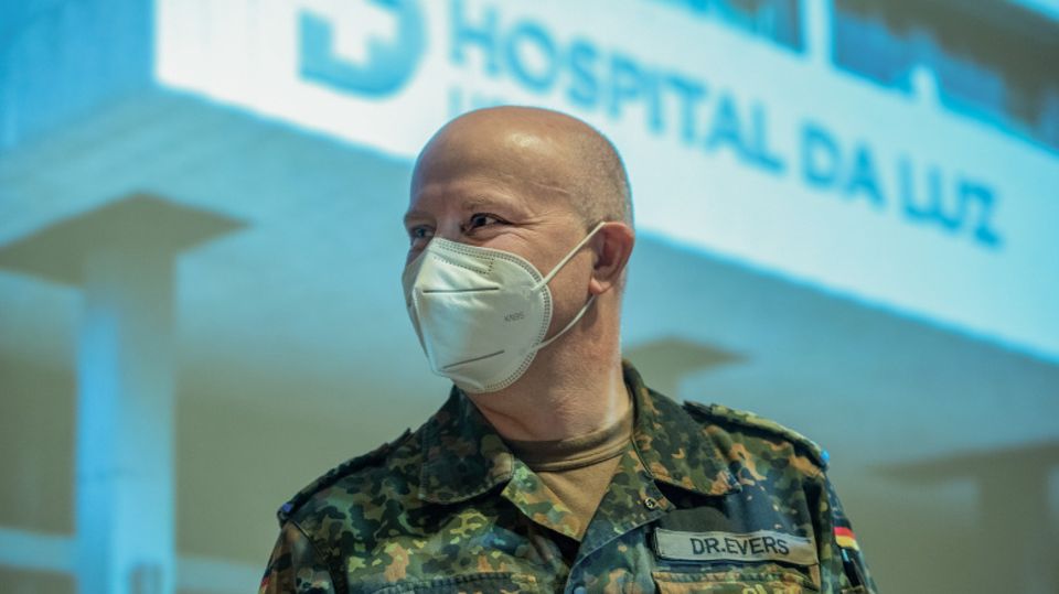 Seit dem 3. Februar ist Oberstarzt Jens-Peter Evers mit seinem Team Hospital da Luz in Lissabon im Einsatz