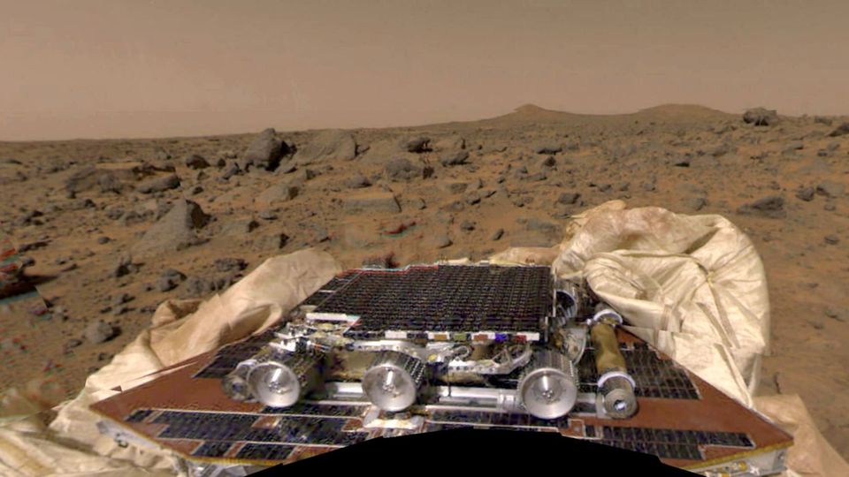 Mars Pathfinder mit dem noch nicht entfalteten Rover Sojourner vor Mars-Landschaft Mars Pathfinder mit dem noch nicht entfalteten Rover Sojourner vor Mars-Landschaft