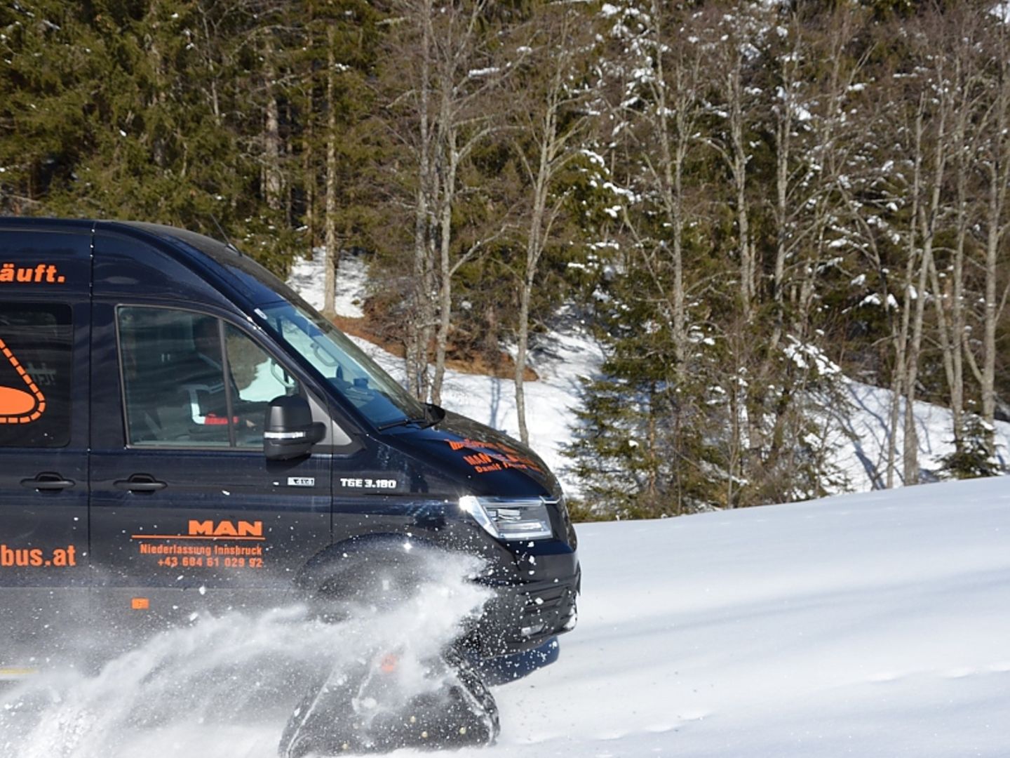 MAN TGE 4x4 mit Raupenantrieb