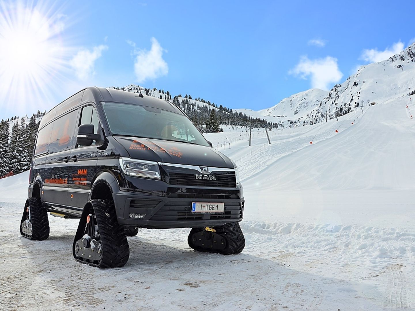 MAN TGE 4x4 mit Raupenantrieb