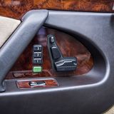 Typisch Mercedes: Sitzverstellung in der Tür