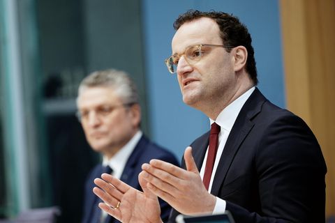 Bundesgesundheitsminister Jens Spahn (r.) und RKI-Präsident Lothar Wieler (Archivbild)